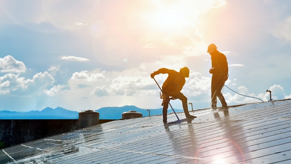 Pulizia pannelli fotovoltaici: costo, come e quando farlo